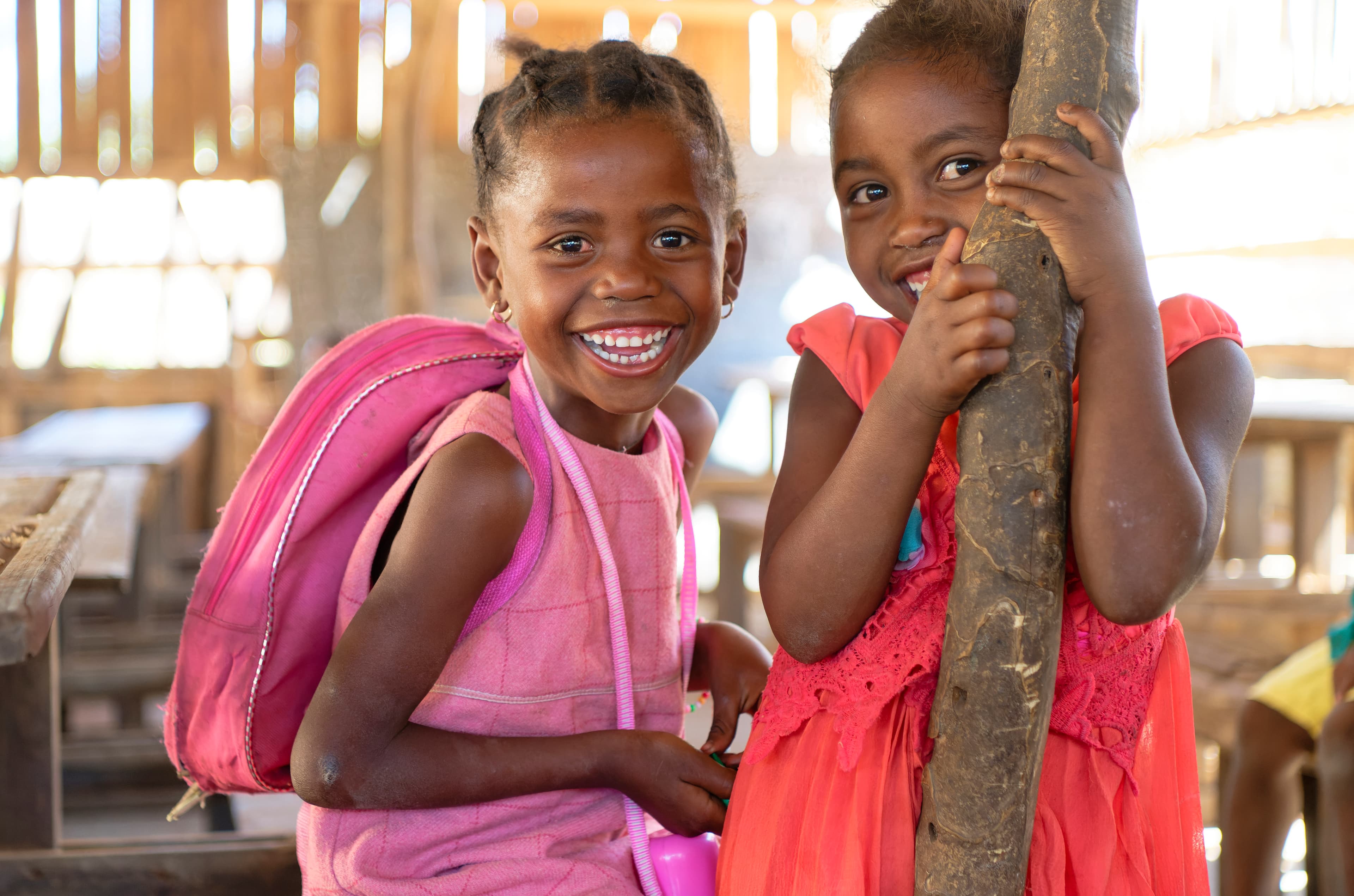 Glada skolflickor - Madagaskar 2024 - cropped mobile
