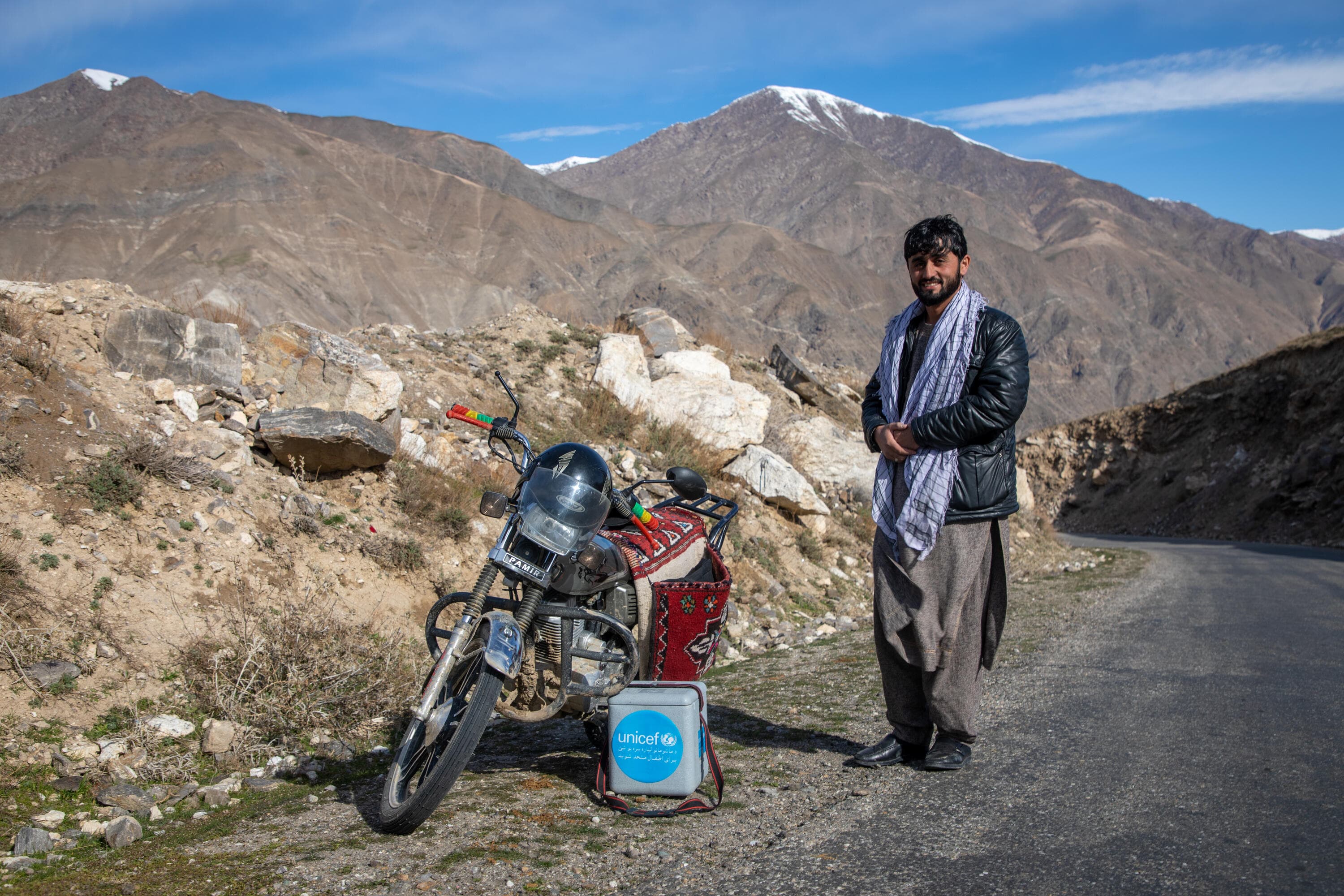 Vaccinatör med kylväska - Afghanistan 2025
