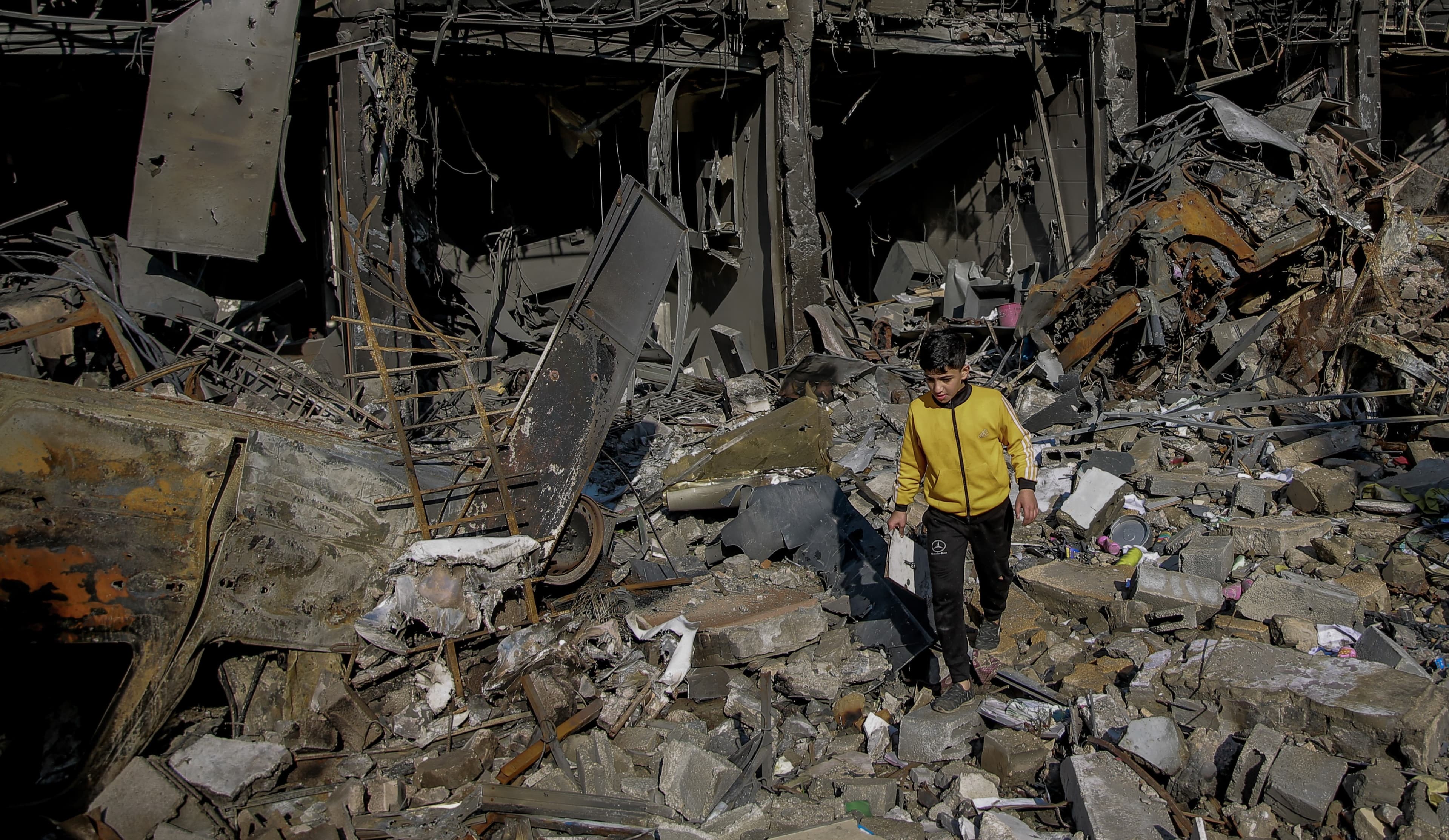 Barn i rasmassor - Gaza 2024 - cropped desktop