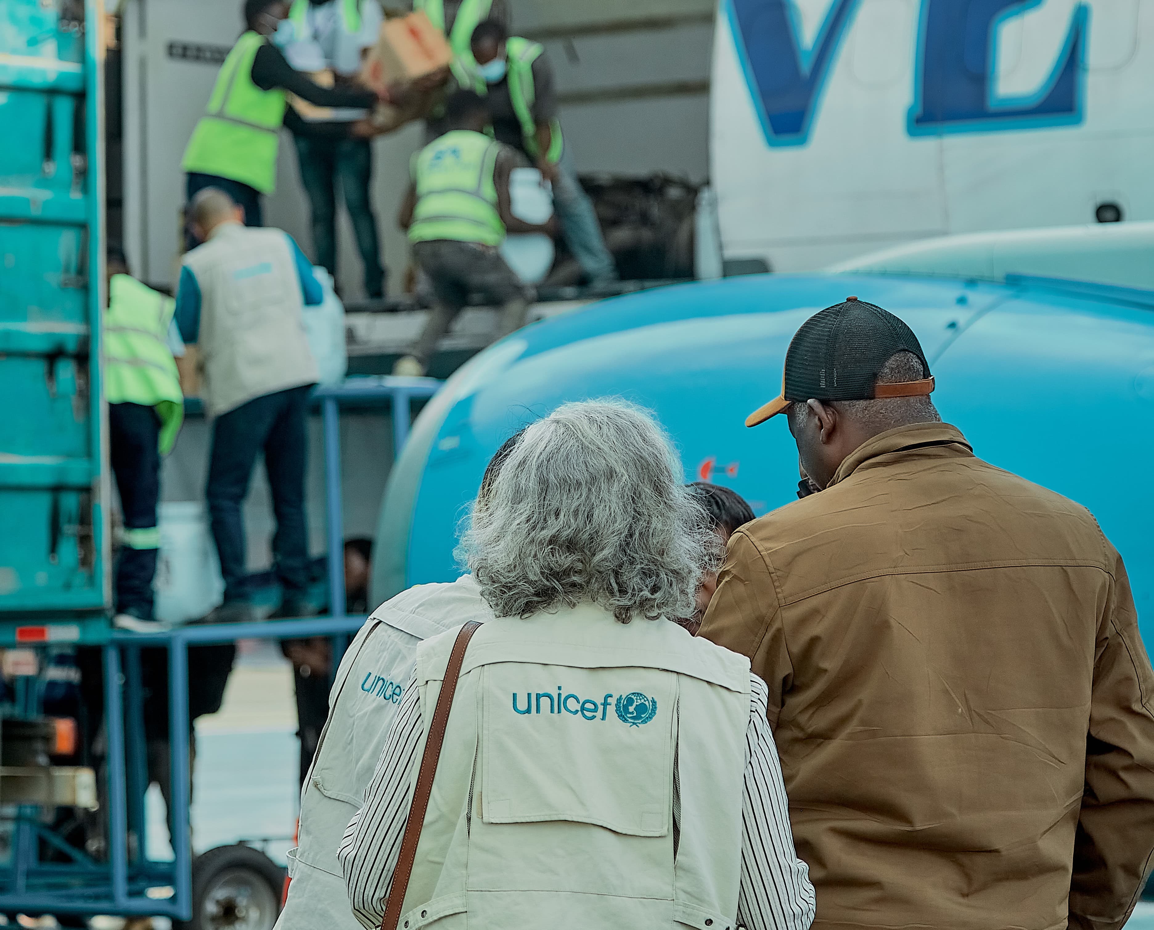 Leverans via flygplan - UNICEF-personal - DR Kongo 2026 - cropped