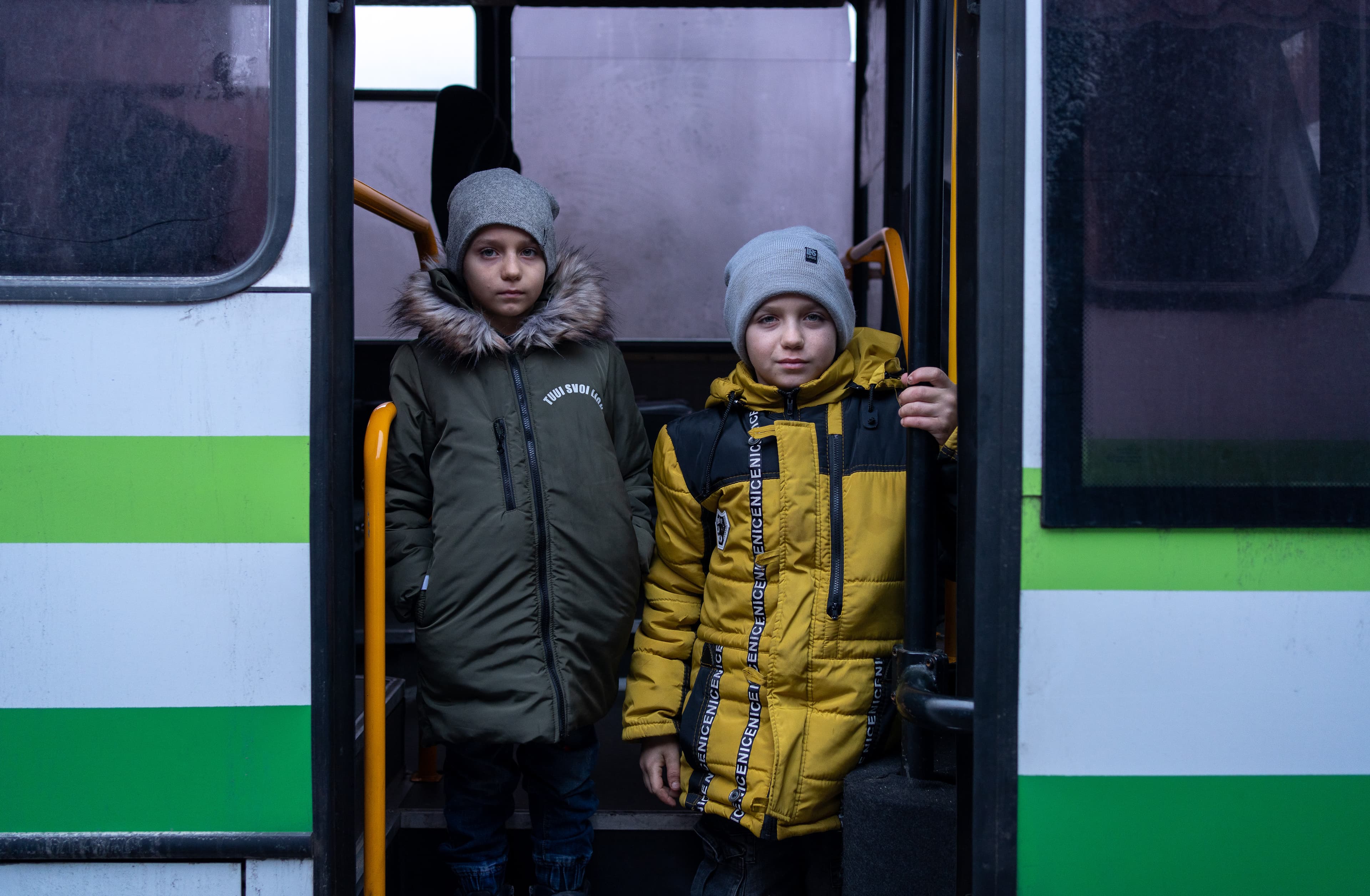 Pojkar i vinterkläder - Ukraina 2024