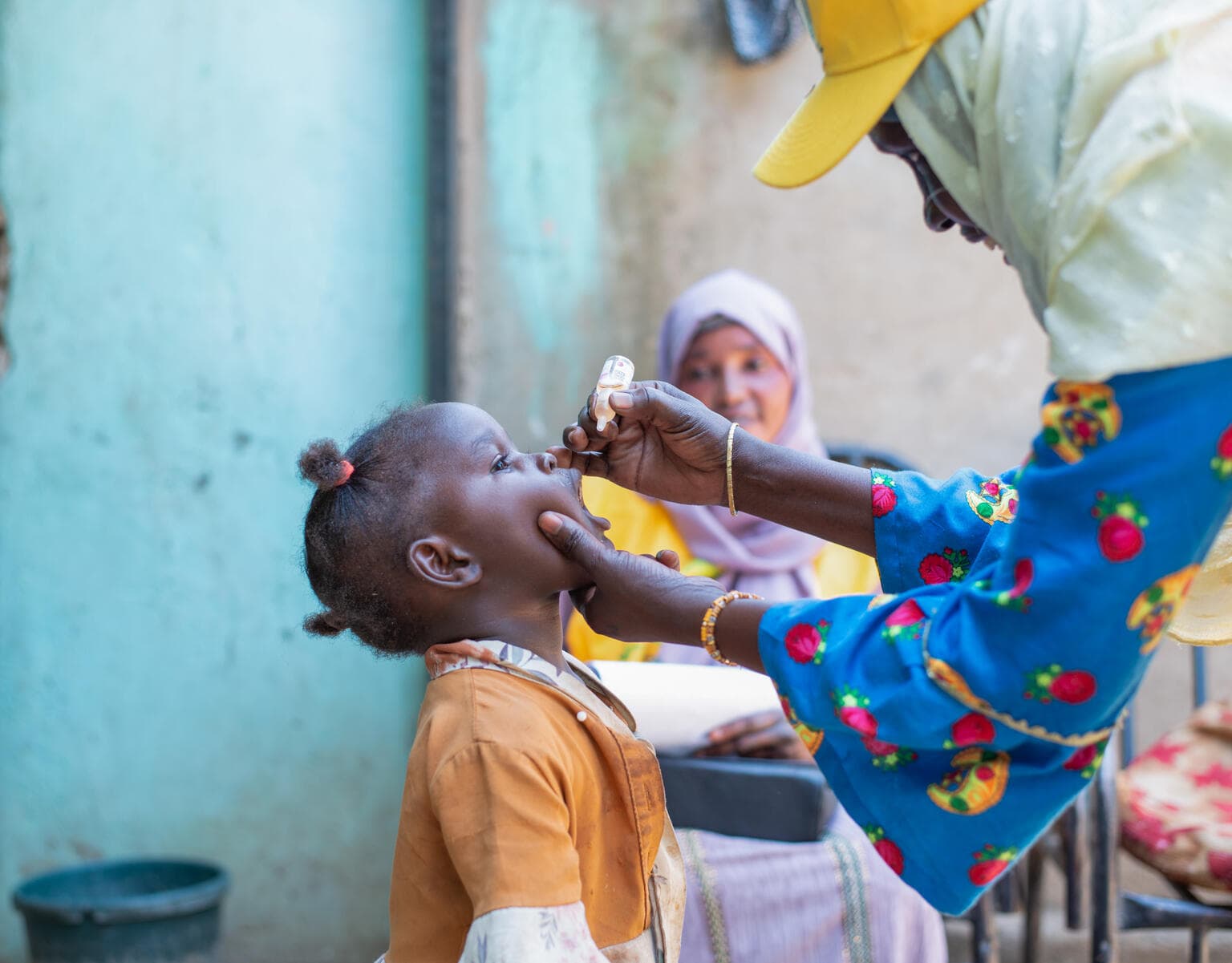 Barn vaccineras mot polio - Sudan 2025