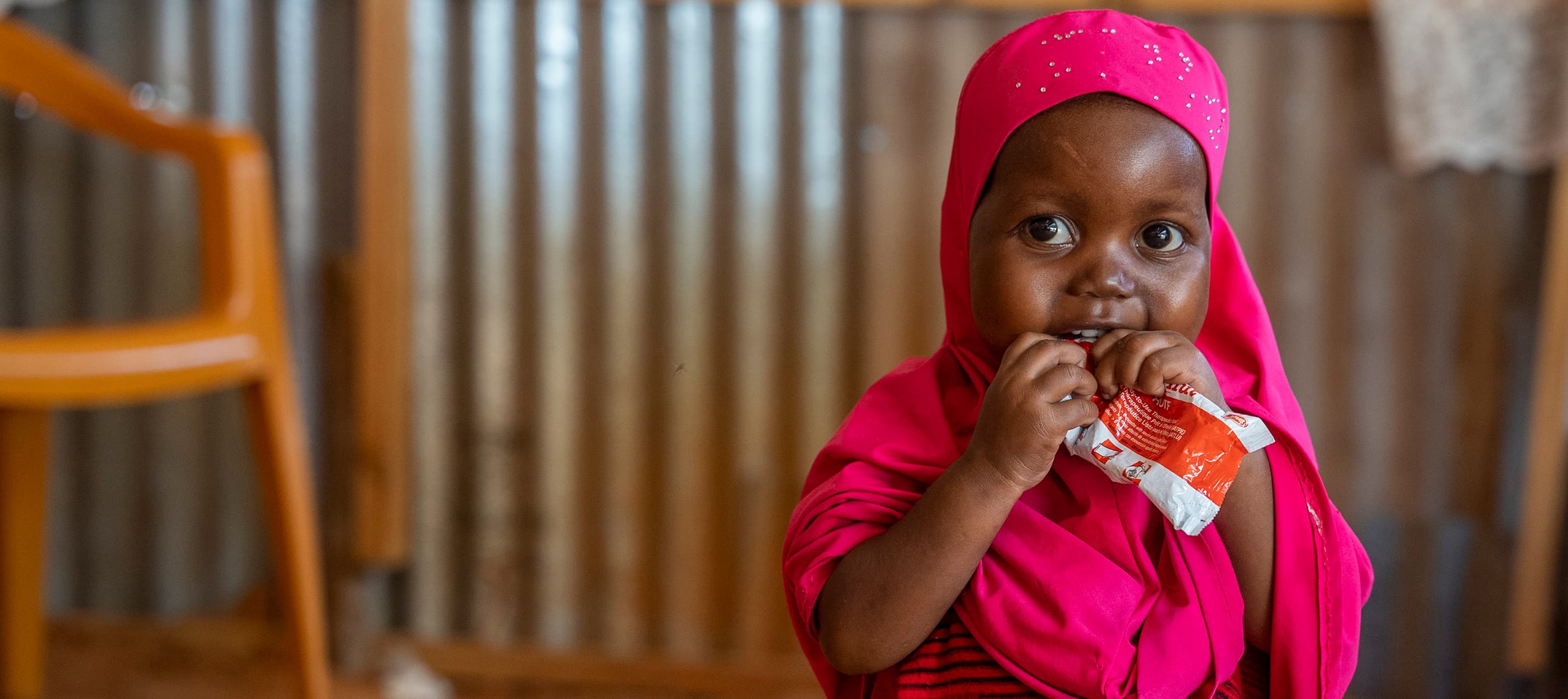 Barn med nötkräm - Somalia 2023 - cropped desktop