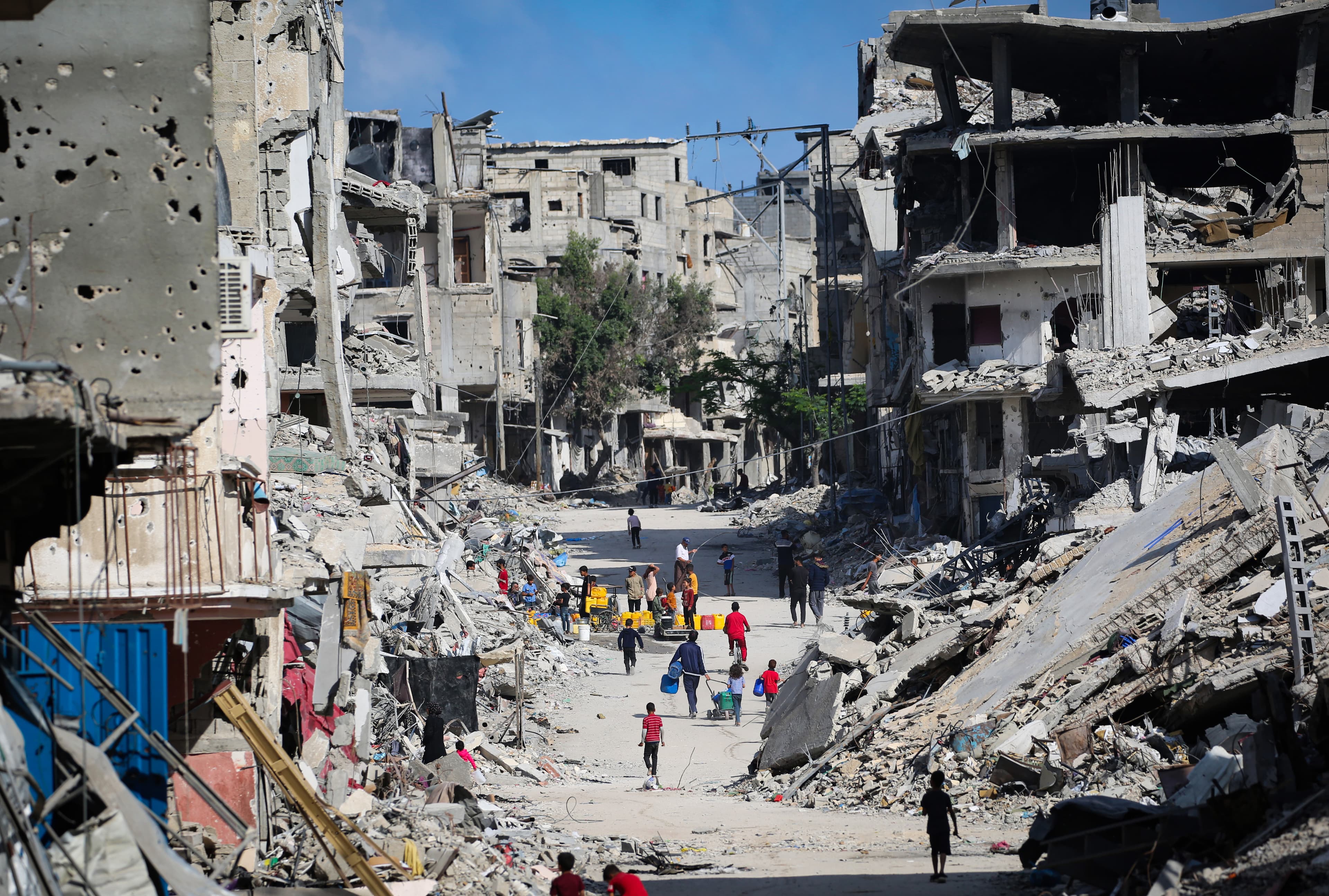 Folk bland rasmassor - gaza 2024